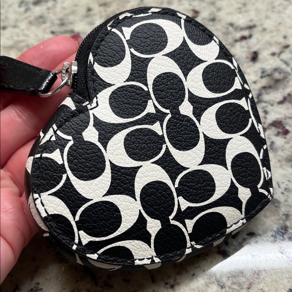 Coach Heart Coin Case EUC - Picture 4 of 7